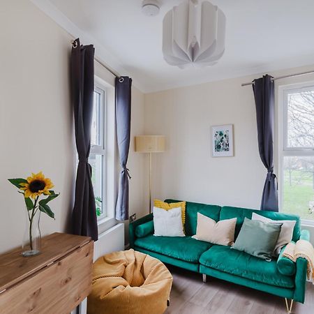 Modern Cosy Corner Flat 3 Bed And Loft Sleep 7 People Apartment ลอนดอน ภายนอก รูปภาพ