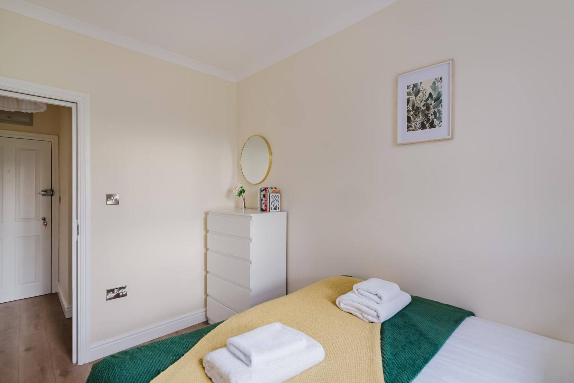Modern Cosy Corner Flat 3 Bed And Loft Sleep 7 People Apartment ลอนดอน ภายนอก รูปภาพ
