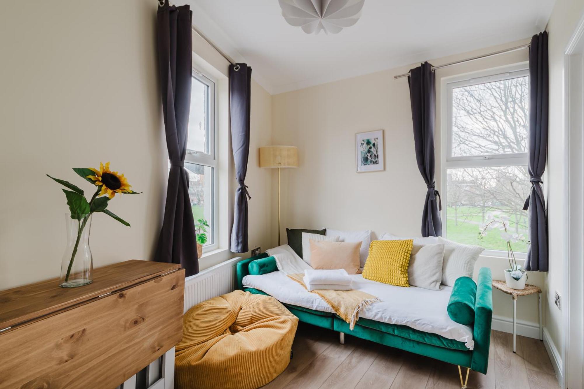 Modern Cosy Corner Flat 3 Bed And Loft Sleep 7 People Apartment ลอนดอน ภายนอก รูปภาพ
