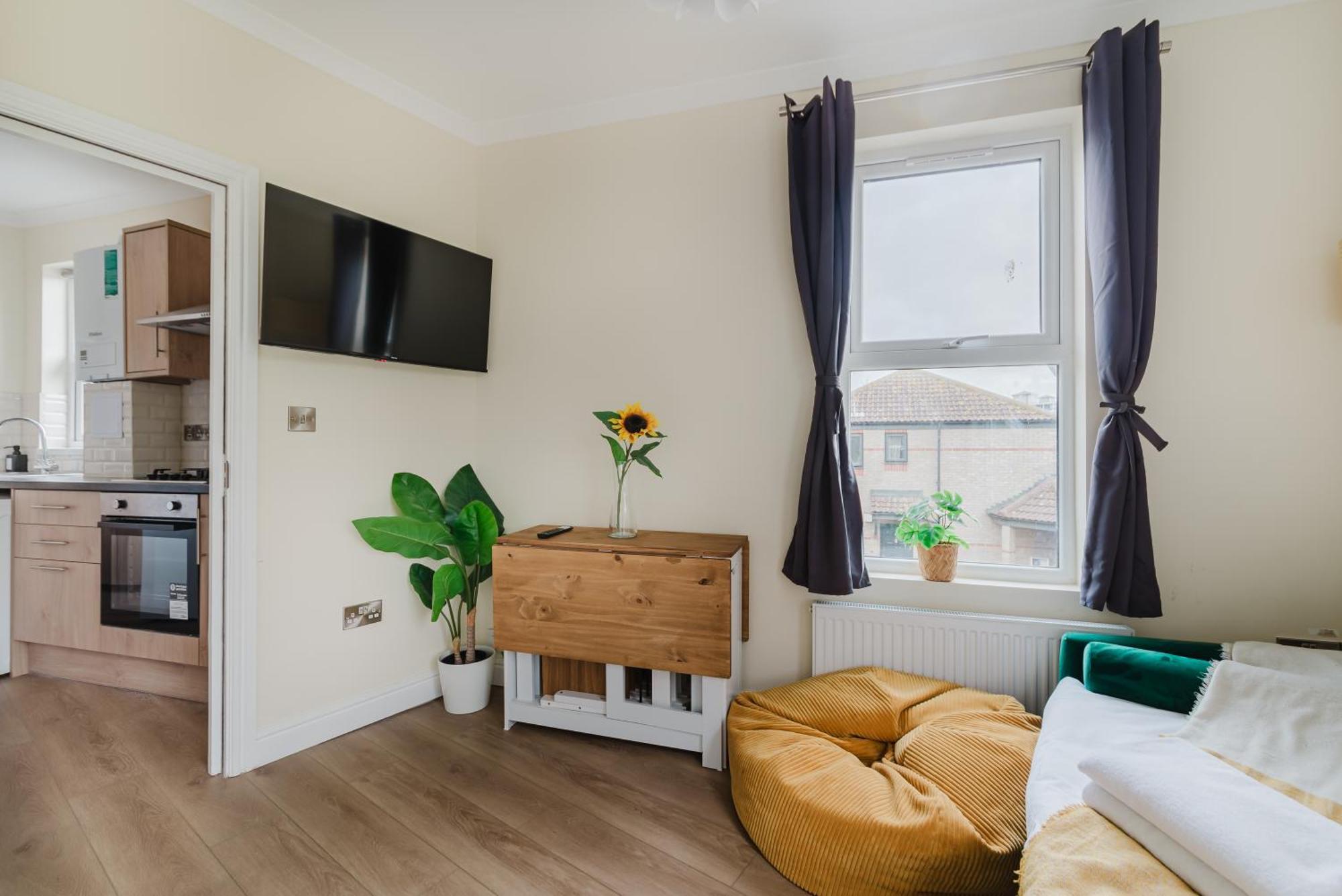Modern Cosy Corner Flat 3 Bed And Loft Sleep 7 People Apartment ลอนดอน ภายนอก รูปภาพ