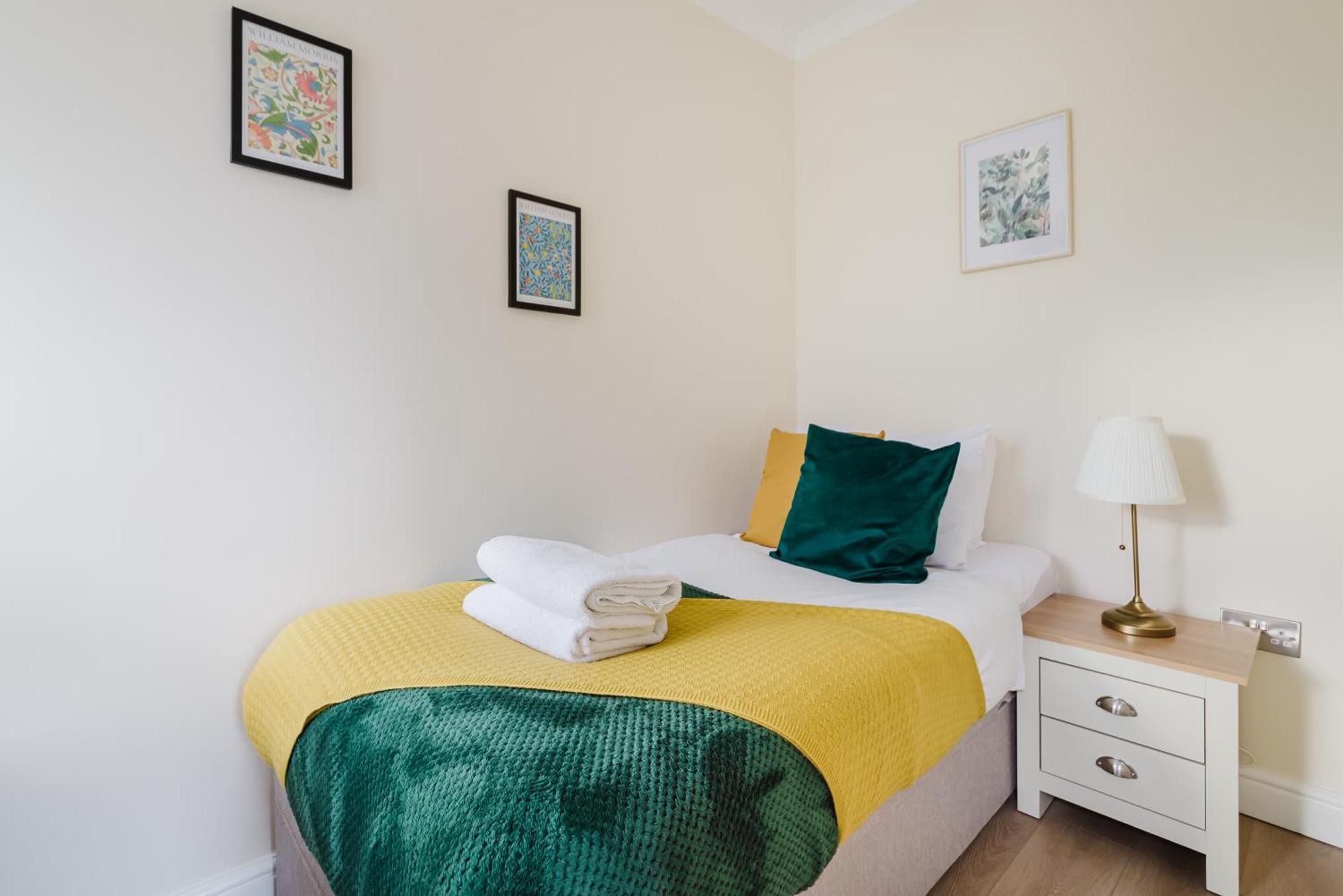 Modern Cosy Corner Flat 3 Bed And Loft Sleep 7 People Apartment ลอนดอน ภายนอก รูปภาพ